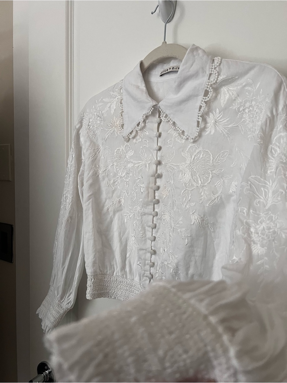 Alice & Olivia Onelia embroidered blouse - Picture 5 of 8